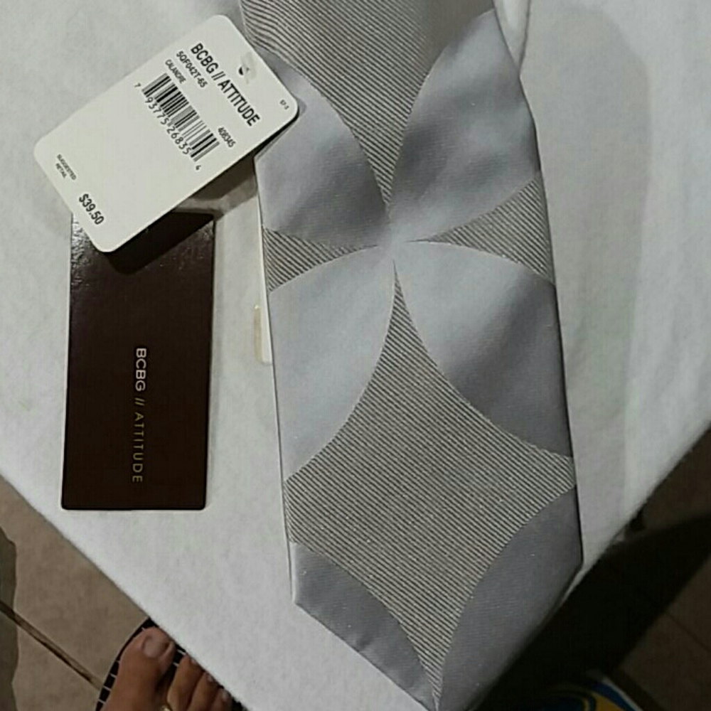 Vtg BCBG // Attitude Calandre Silk Tie silver floral 3.5x58" USA nwt